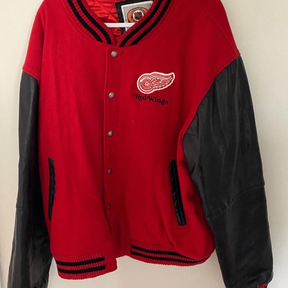 Carl Banks G-III leather arms Detroit Red Wings jacket.